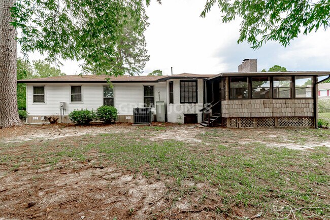 Building Photo - Charming 3 bedroom home in Columubia!