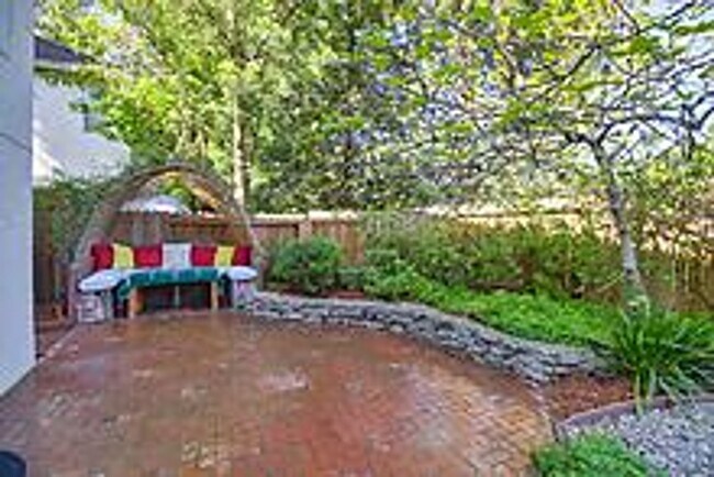 Building Photo - Beautiful 3 Bedroom Home-$750.00 Off 1st M...