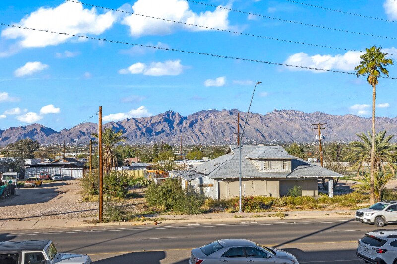 Building Photo - 3820 E Fort Lowell Rd