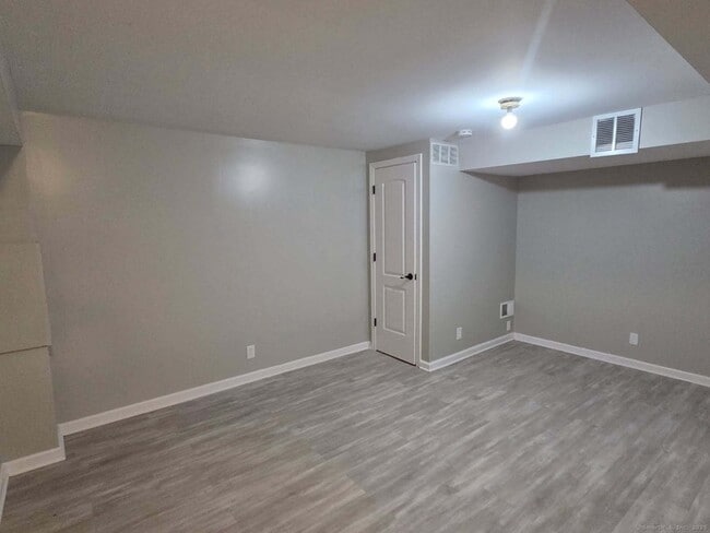 Building Photo - 335 Monticello Dr