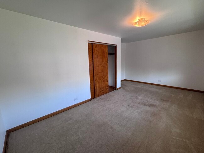 Building Photo - 10315 Chaucer St
