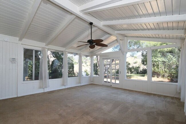 Building Photo - 279 Starlight Crest Dr