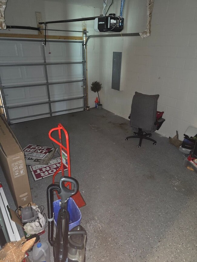 Building Photo - 5206 Peach Ave