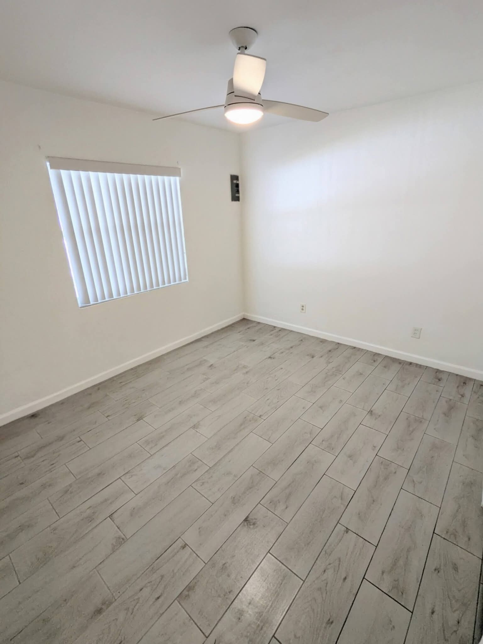 Building Photo - 209 10th St