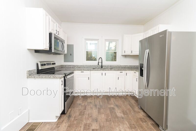 Building Photo - 1123 Lang St SE