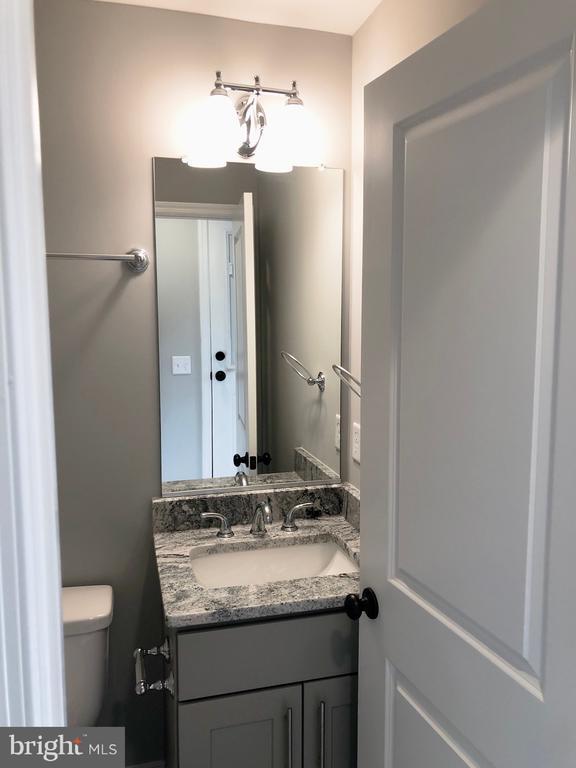 Building Photo - 632 S Decker Ave