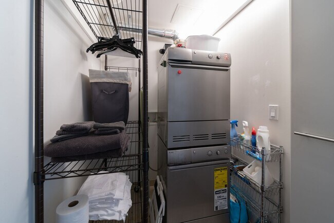 Building Photo - FULLY FURNISHED Waterfront Pearl Condo w/most utilities/2 parking spaces/most utilities