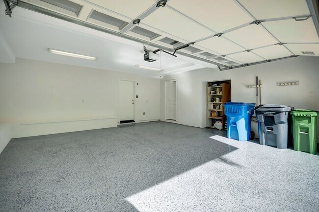 Building Photo - 6463 Zuma View Pl