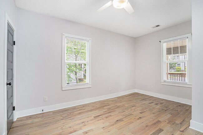 Building Photo - 4 Bedroom 3 Bath w/ Full Studio Basement