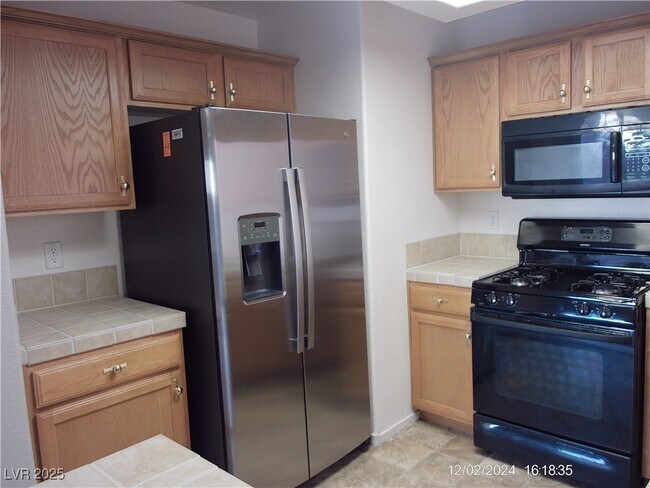 Building Photo - 7560 Mission Palm St