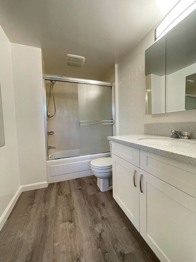 Building Photo - 1582