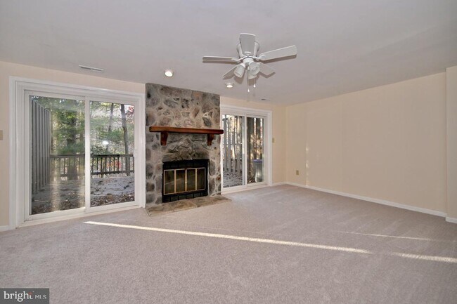 Building Photo - Beautiful, freshly updated townhome with a contemporary feel in the Wootton high school district!