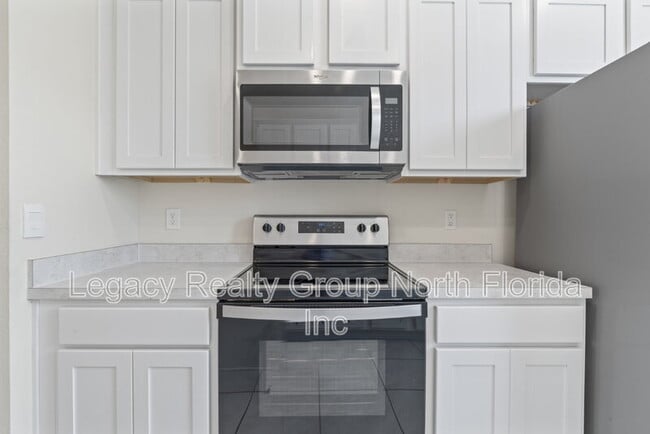 Building Photo - 509 Big Tree Wy