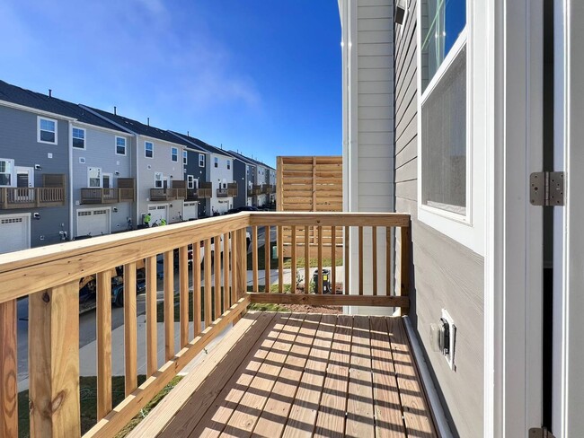 Building Photo - 1988 Rosedale Rdg Ave