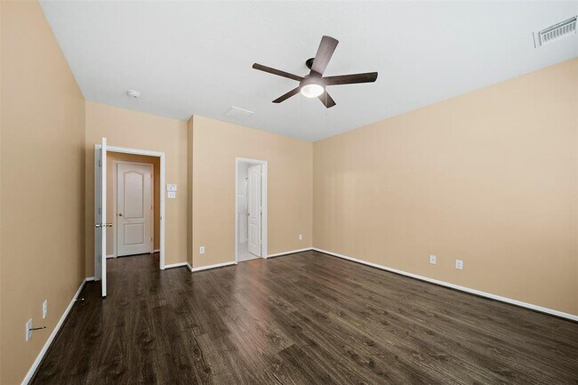 Building Photo - 8301 Seagull Ln