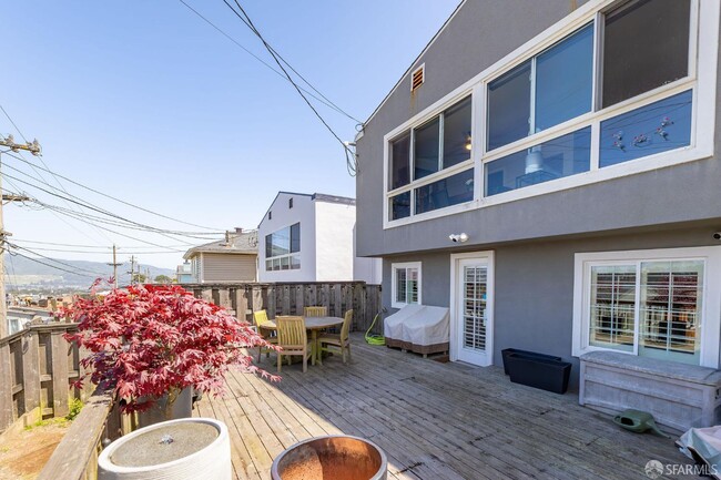 Building Photo - 228 Belhaven Ave