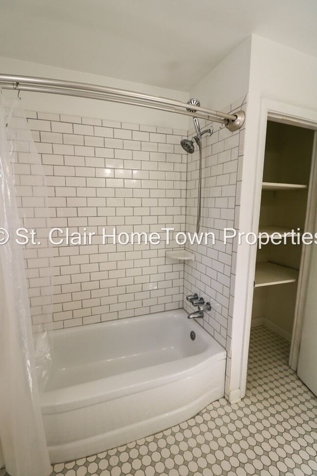 Building Photo - Adorable Pell City Home