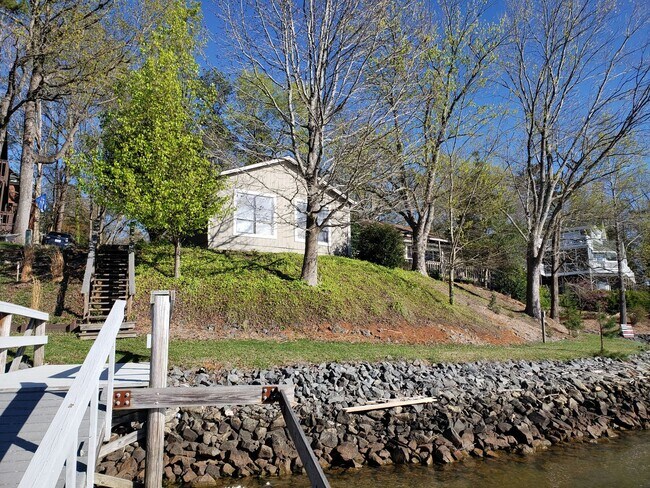 Building Photo - Enjoy Lakefront Luxury Year Round!