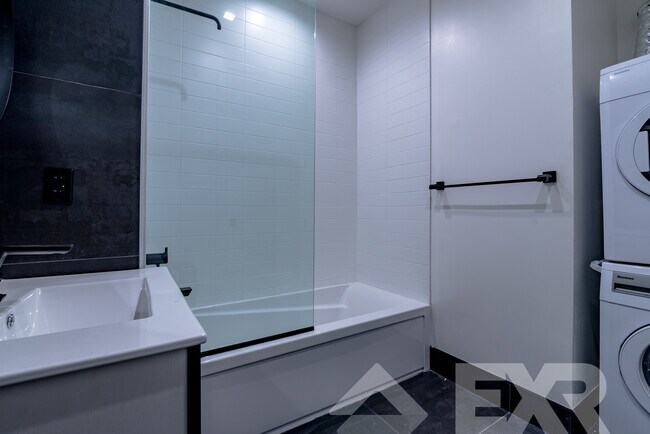 Building Photo - 8 Fairview Pl