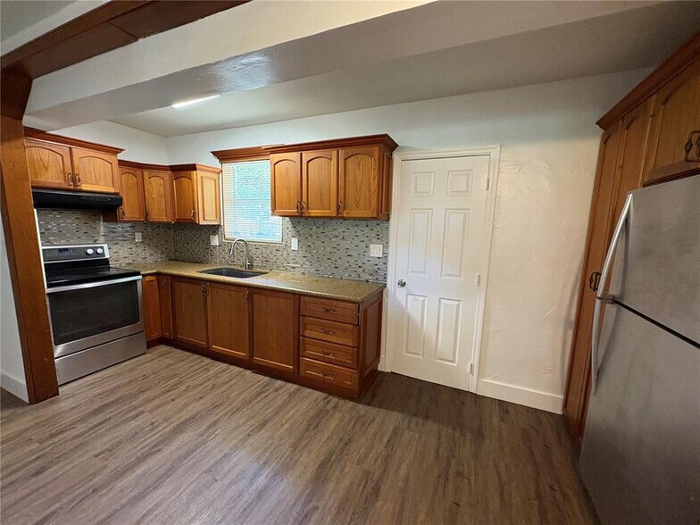 Building Photo - 1741 NE 52nd St