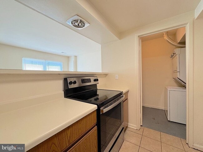 Building Photo - 8632 Walutes Cir
