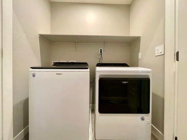 Building Photo - This spectacular 3-bed condo located acros...