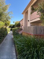 Building Photo - La Valle De Vista