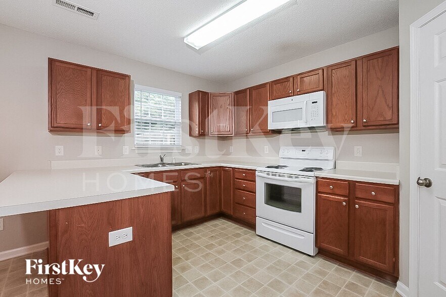 Building Photo - 4608 Mallard Creek Dr