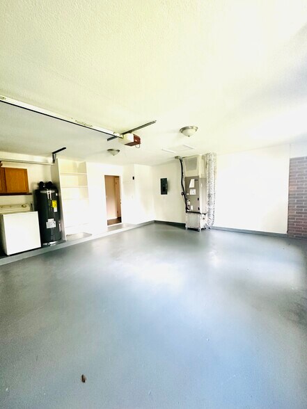 Building Photo - 261 Dillon Dr