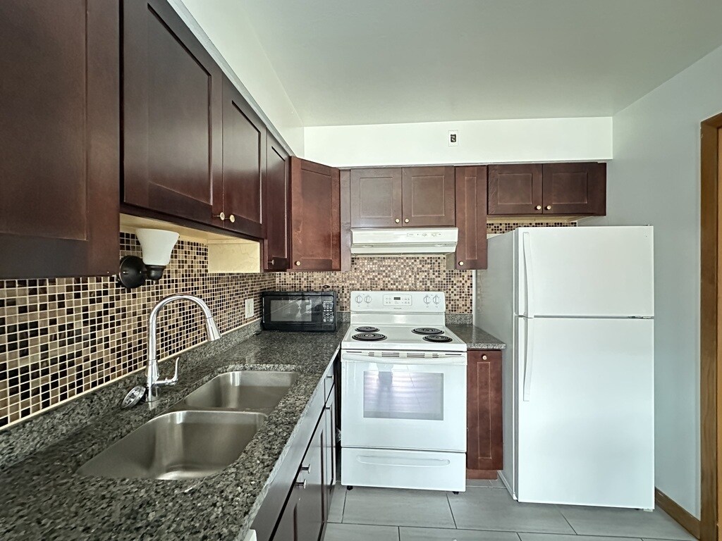 Building Photo - 1639 Oakwood Ave