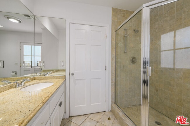 Building Photo - 8760 White Oak Ave