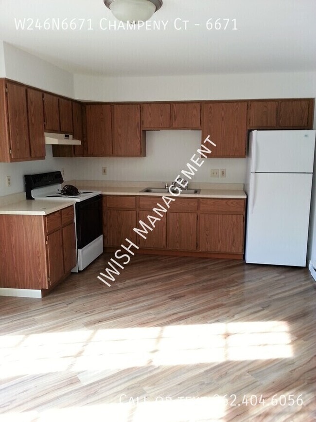 Building Photo - W246N6671 Champeny Ct