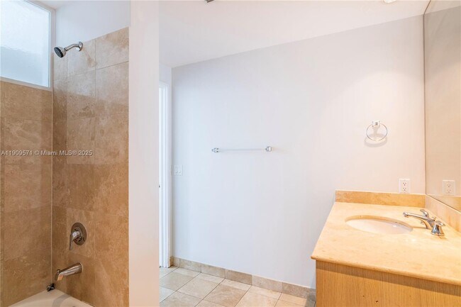 Building Photo - 350 NE 24th St