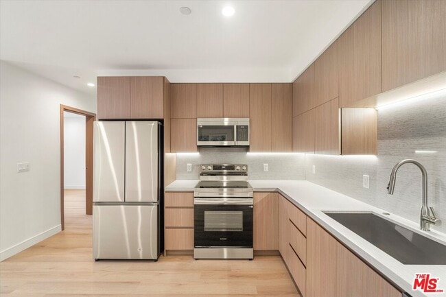 Building Photo - 11025 Blix St