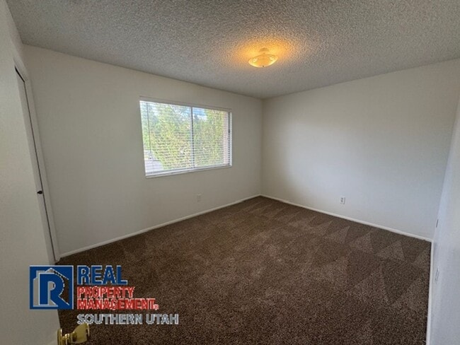 Building Photo - Colorview Townhome