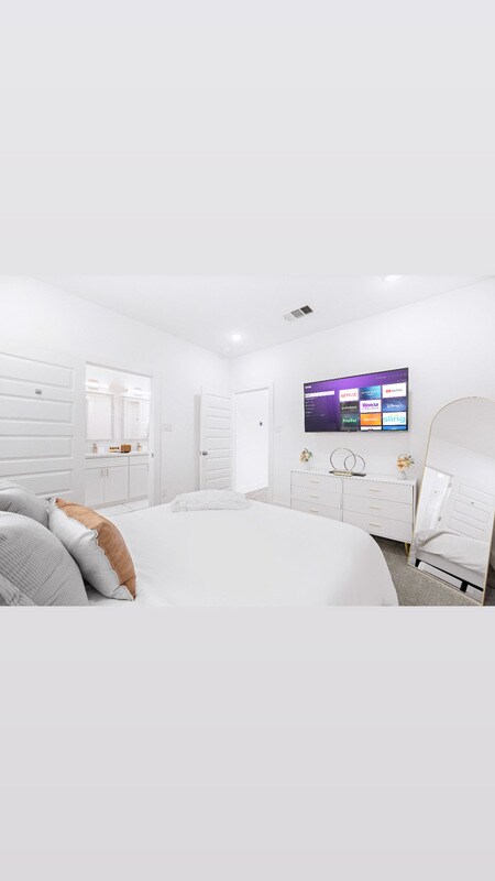 Building Photo - 8126 Panay Dr