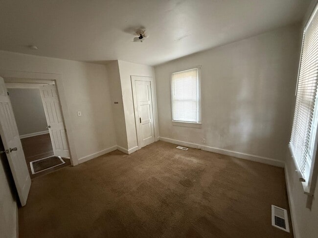 Building Photo - AVAILABLE NOW!