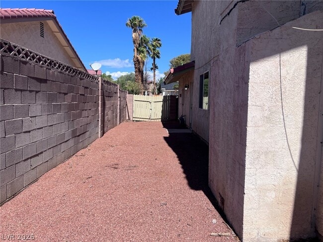Building Photo - 3850 S Spitze Dr