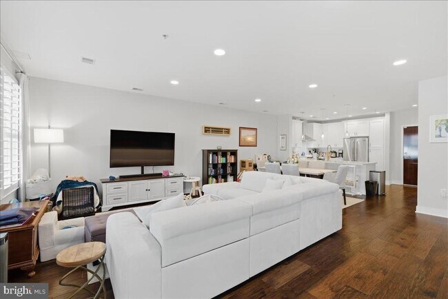 Building Photo - 1418 N Rhodes St