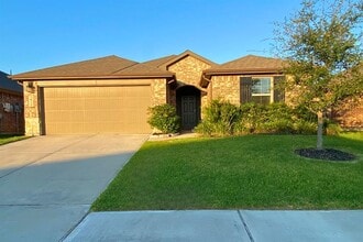 Building Photo - 3935 Country Club Dr