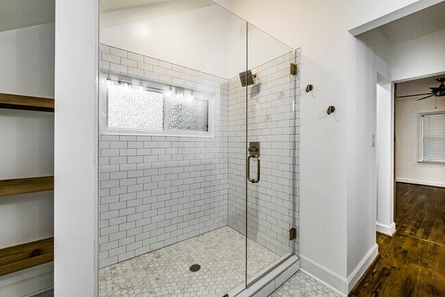 Building Photo - 2291 Strathmore Dr NE