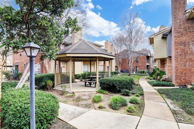 Building Photo - 11201 Lynbrook Dr