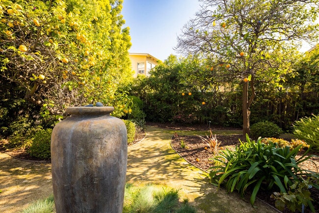 Building Photo - 10744 Charnock Rd