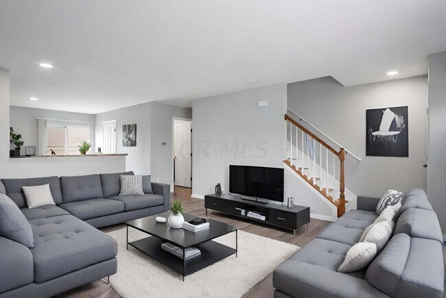 Building Photo - 587 Lazelle Rd