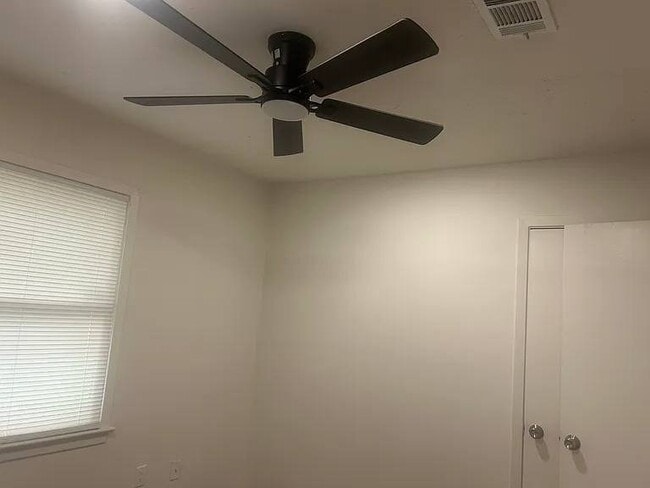 Building Photo - 637 Briarcliff Cir