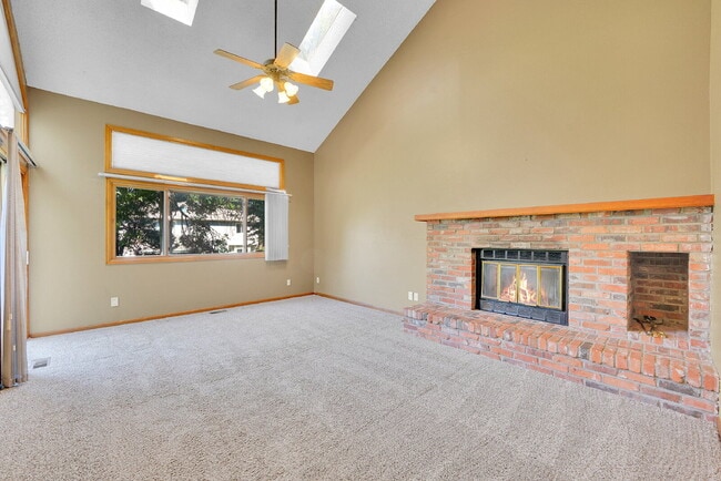 Building Photo - $3,095.00, 4-bed, 2.5-bath located in West...