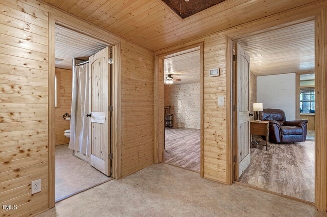 Building Photo - Mini Farm on 2 acres
