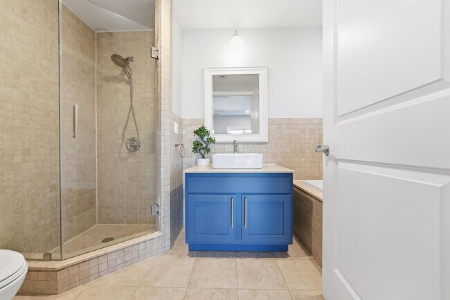 Building Photo - 215 Manhattan Ave