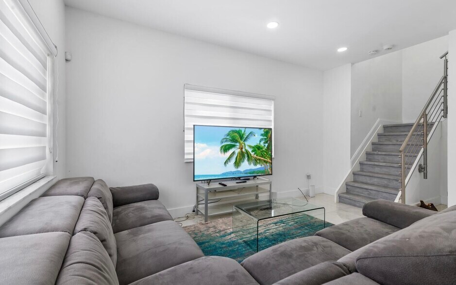 Building Photo - 2008 SW 102nd Ter