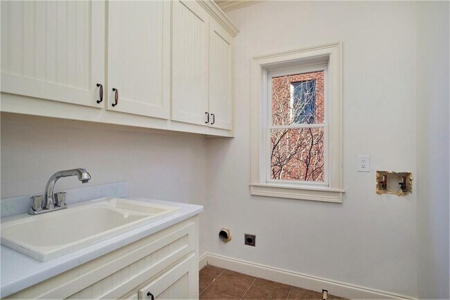 Building Photo - 208 Clarion Ave